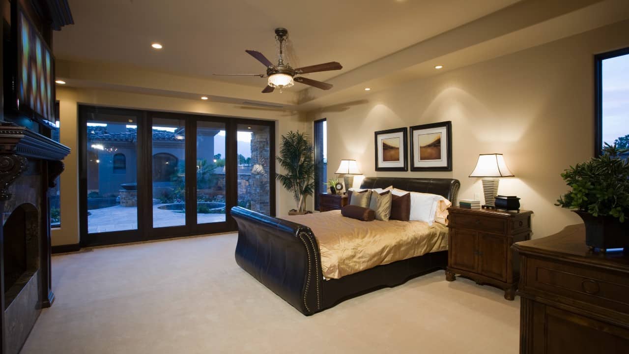 Room with a ceiling fan