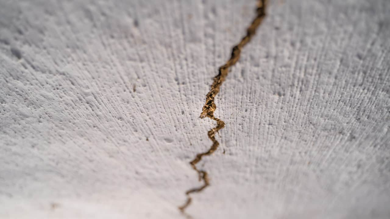 types of ceiling cracks
